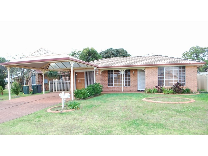 6 Carandini Street, St Helens Park NSW 2560