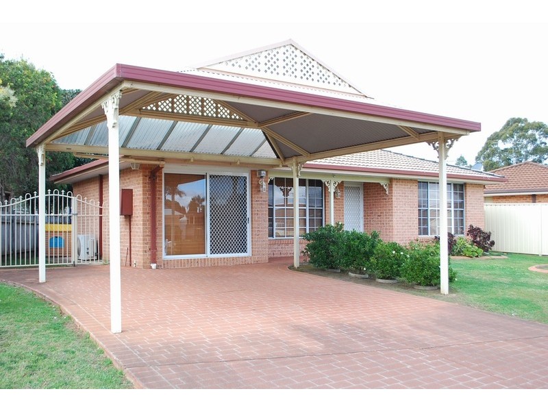 6 Carandini Street, St Helens Park NSW 2560