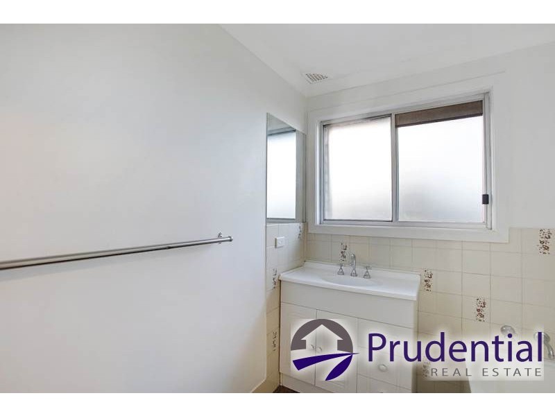 9/25 Surrey Street, Minto NSW 2566