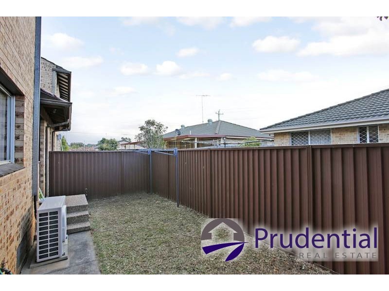 9/25 Surrey Street, Minto NSW 2566
