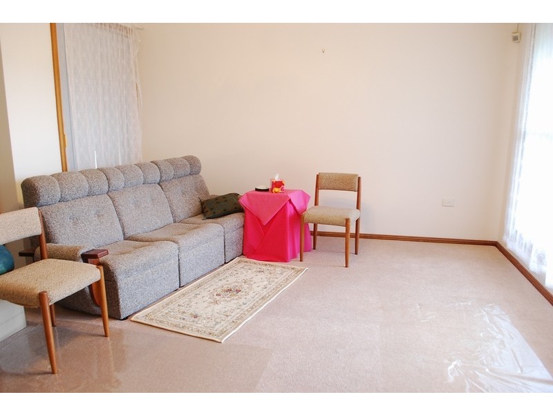 11 Robson Crescent, St Helens Park NSW 2560