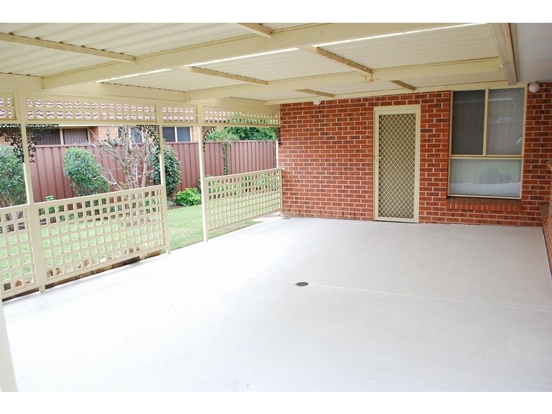 11 Robson Crescent, St Helens Park NSW 2560