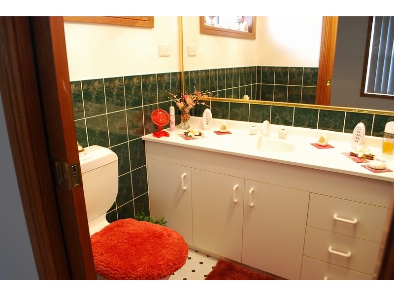 11 Robson Crescent, St Helens Park NSW 2560