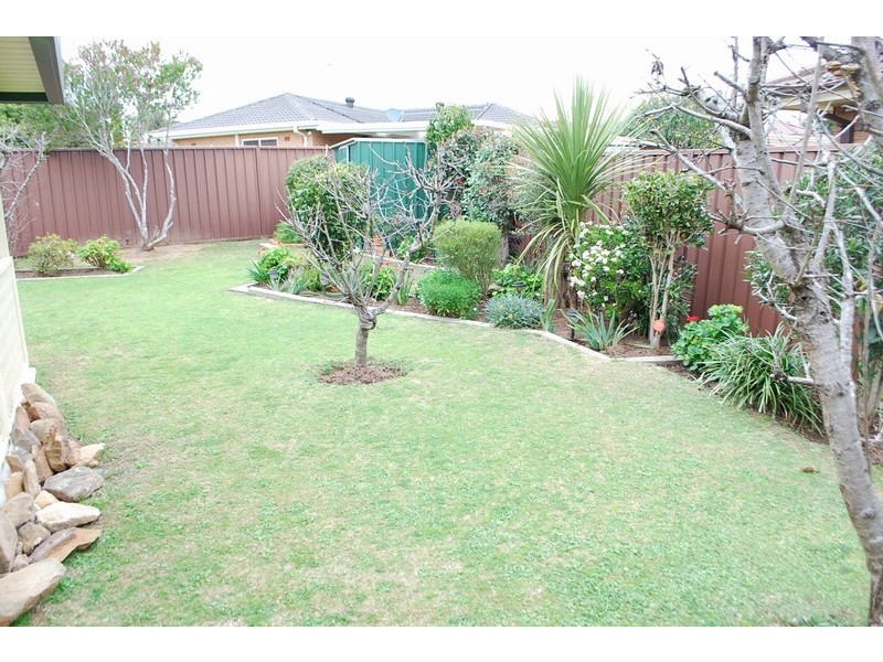 11 Robson Crescent, St Helens Park NSW 2560