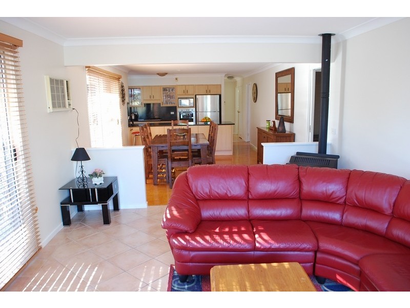 33 Chalcedony Street, Eagle Vale NSW 2558