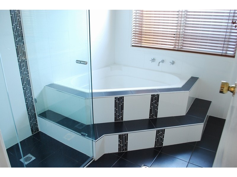 33 Chalcedony Street, Eagle Vale NSW 2558