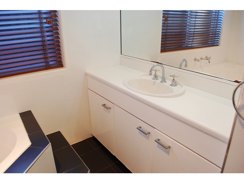 33 Chalcedony Street, Eagle Vale NSW 2558