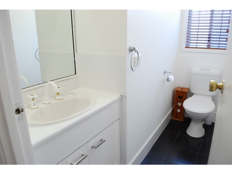 33 Chalcedony Street, Eagle Vale NSW 2558