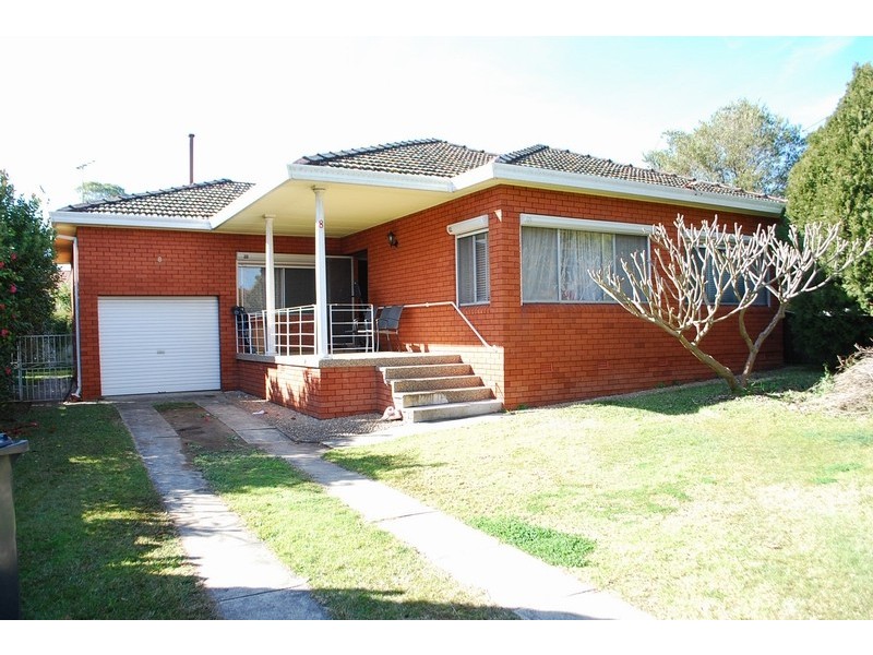 8 Barrie Place, Leumeah NSW 2560