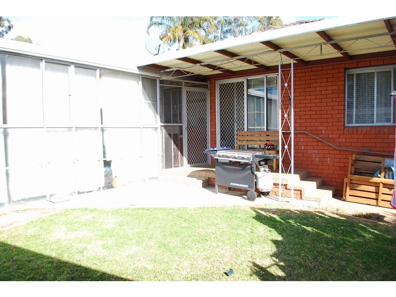 8 Barrie Place, Leumeah NSW 2560