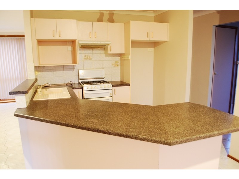 13 Robson Cres, St Helens Park NSW 2560