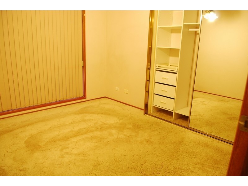 13 Robson Cres, St Helens Park NSW 2560