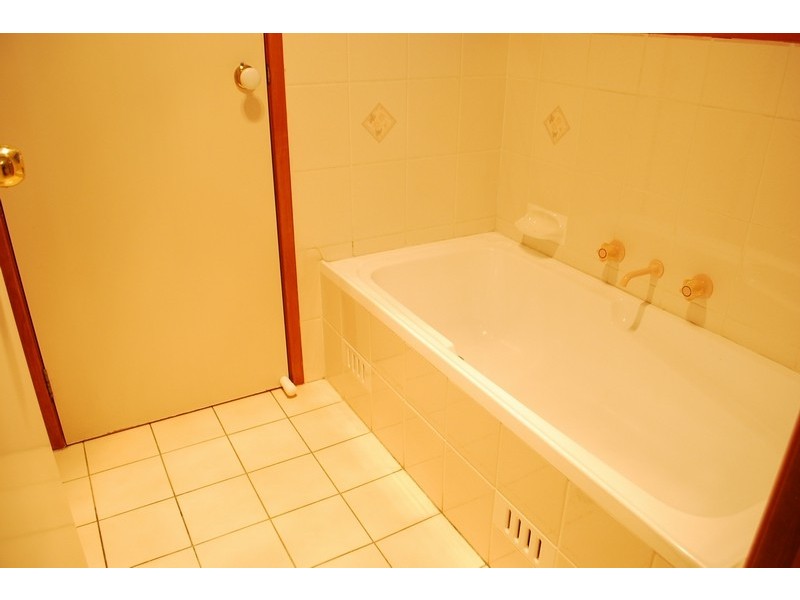 13 Robson Cres, St Helens Park NSW 2560