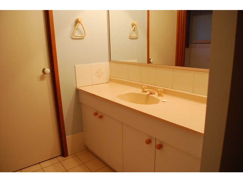 13 Robson Cres, St Helens Park NSW 2560