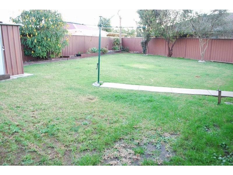 13 Robson Cres, St Helens Park NSW 2560