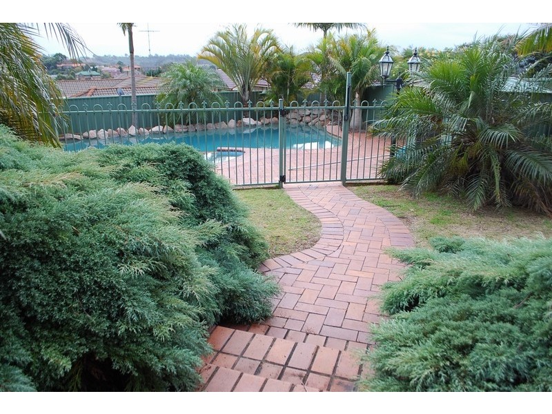 9 Mountain View Avenue, Glen Alpine NSW 2560