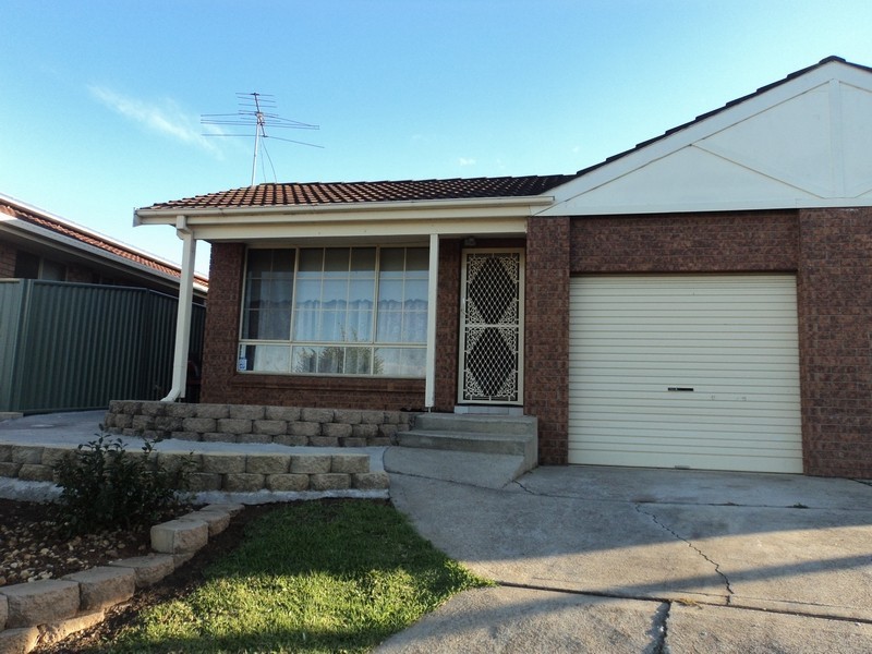 1/4 Capulet Place, Rosemeadow NSW 2560