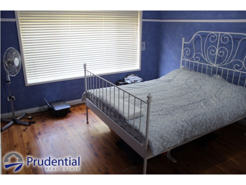 240 The Parkway, Bradbury NSW 2560