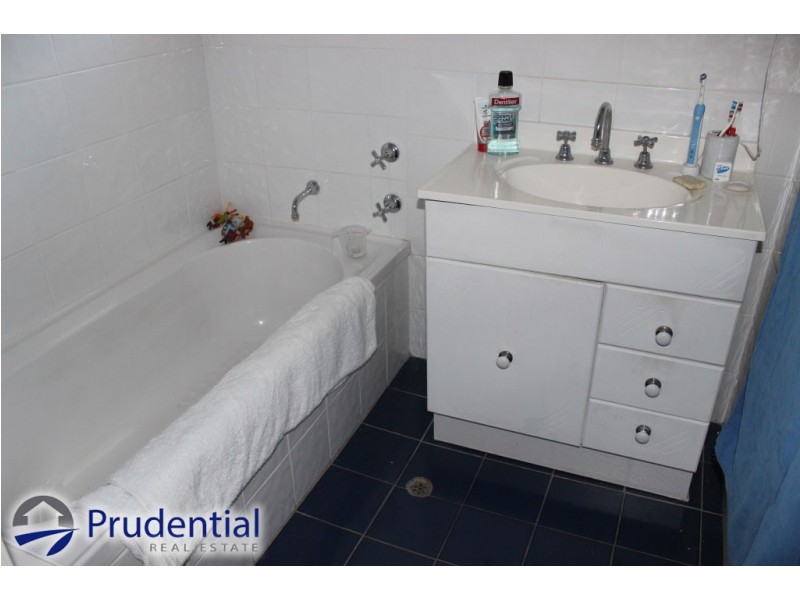 240 The Parkway, Bradbury NSW 2560