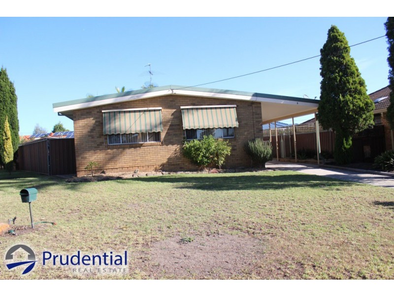5 Barrie Place, Leumeah NSW 2560