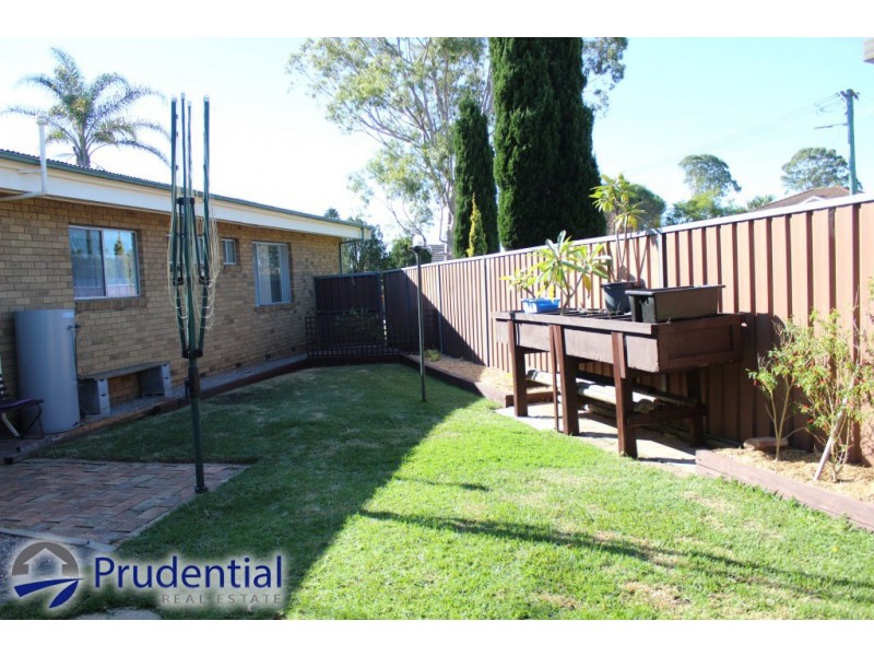 5 Barrie Place, Leumeah NSW 2560