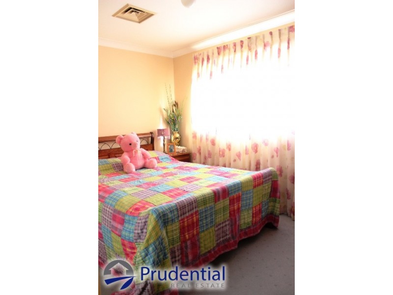 18 Siddeley Place, Raby NSW 2566