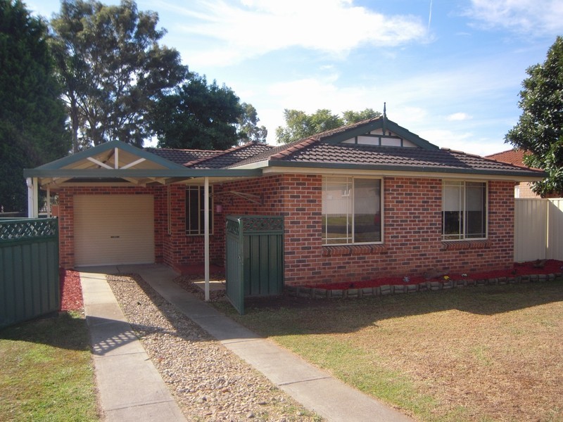 12 Davy Place, St Helens Park NSW 2560