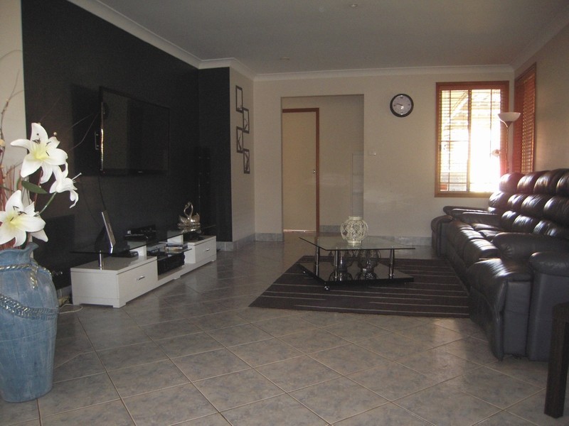 12 Davy Place, St Helens Park NSW 2560