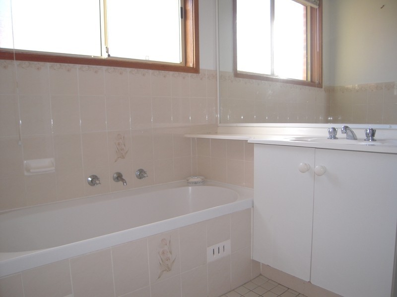 12 Davy Place, St Helens Park NSW 2560