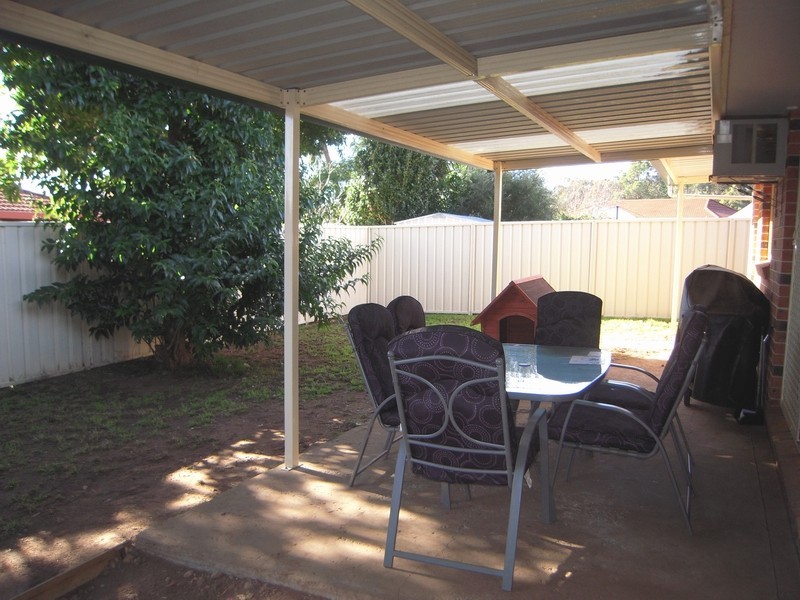 12 Davy Place, St Helens Park NSW 2560