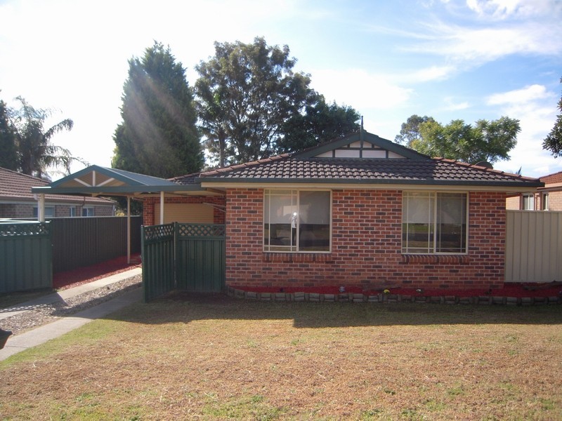 12 Davy Place, St Helens Park NSW 2560