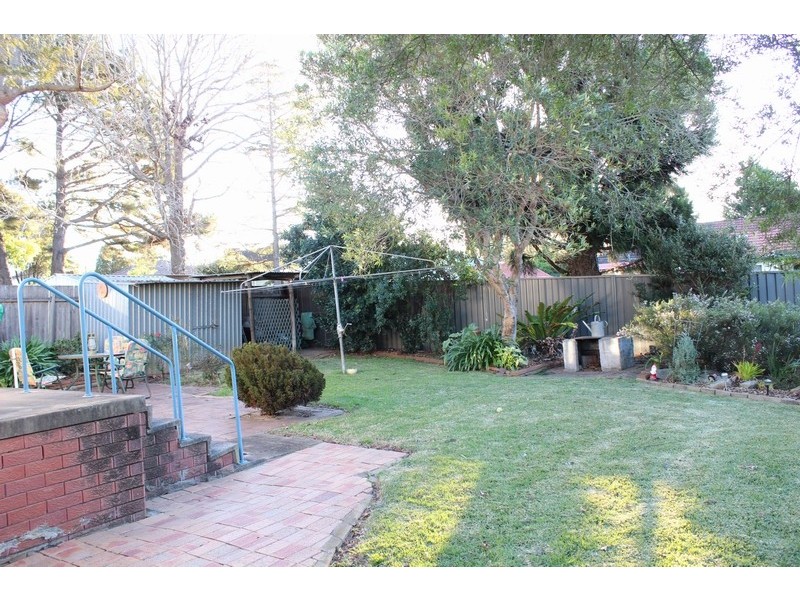 25 Raymond Avenue, Campbelltown NSW 2560