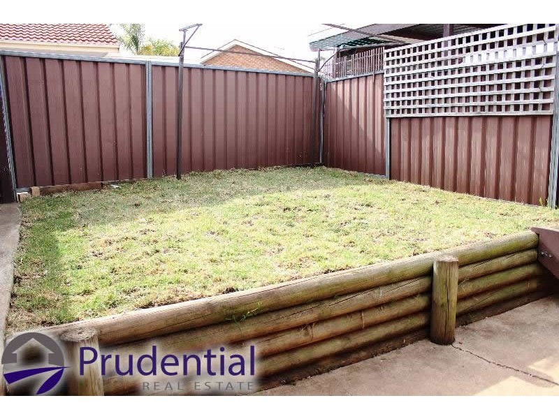 2/41 Cochrane Street, Minto NSW 2566