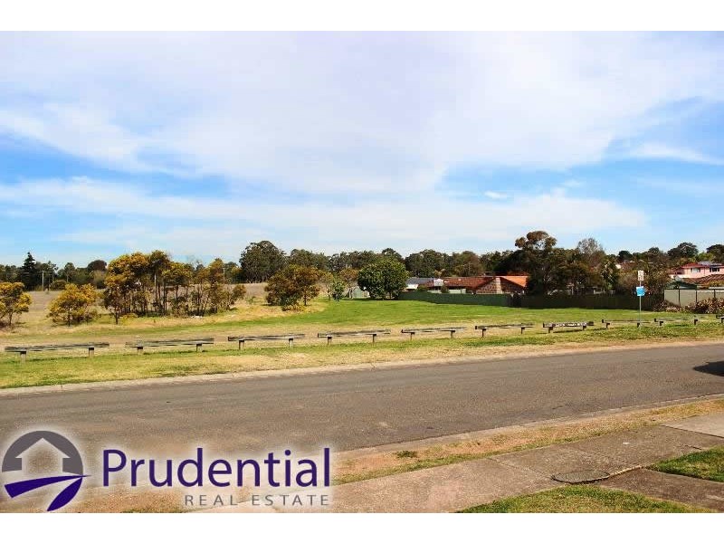 2/41 Cochrane Street, Minto NSW 2566