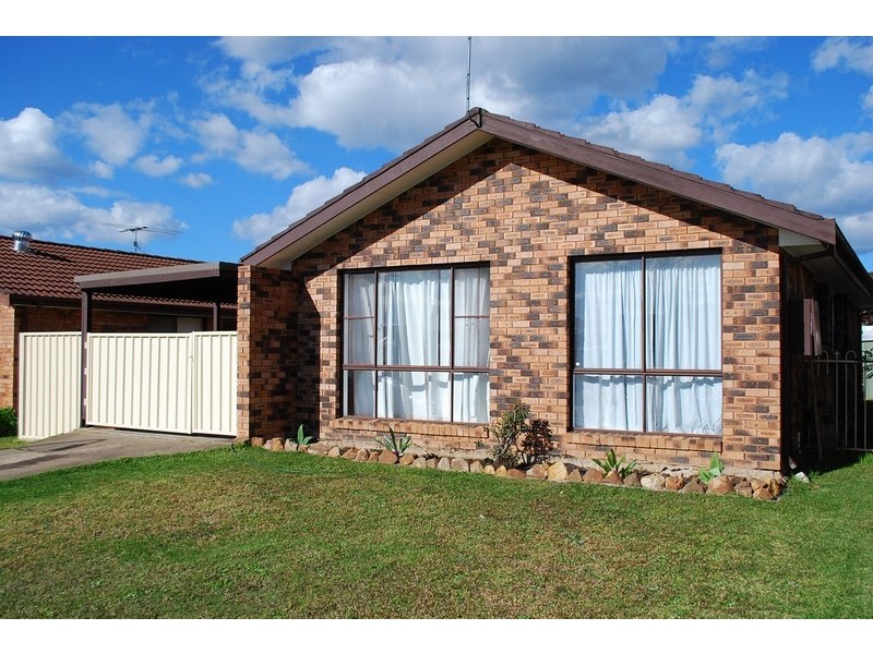 41 St Helens Park Dr, St Helens Park NSW 2560