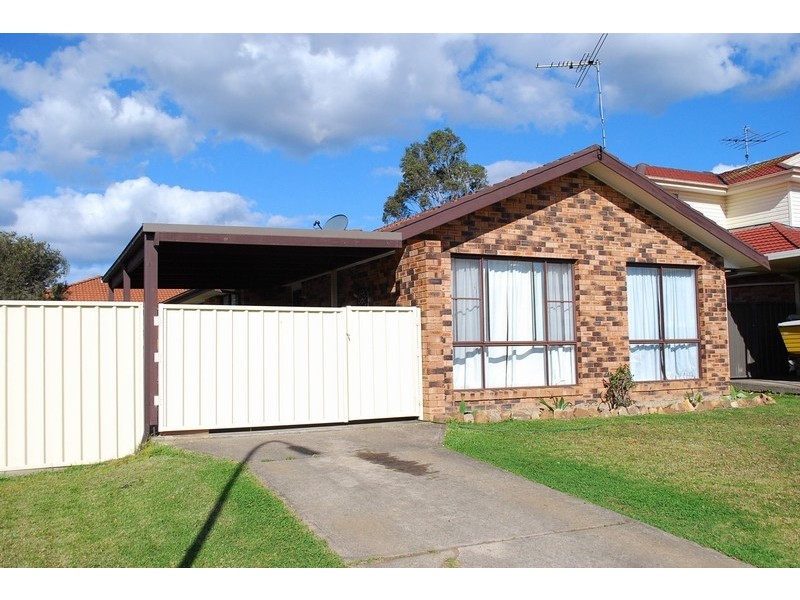 41 St Helens Park Dr, St Helens Park NSW 2560