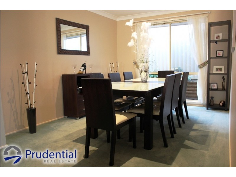 44 Archibald Cres, Rosemeadow NSW 2560