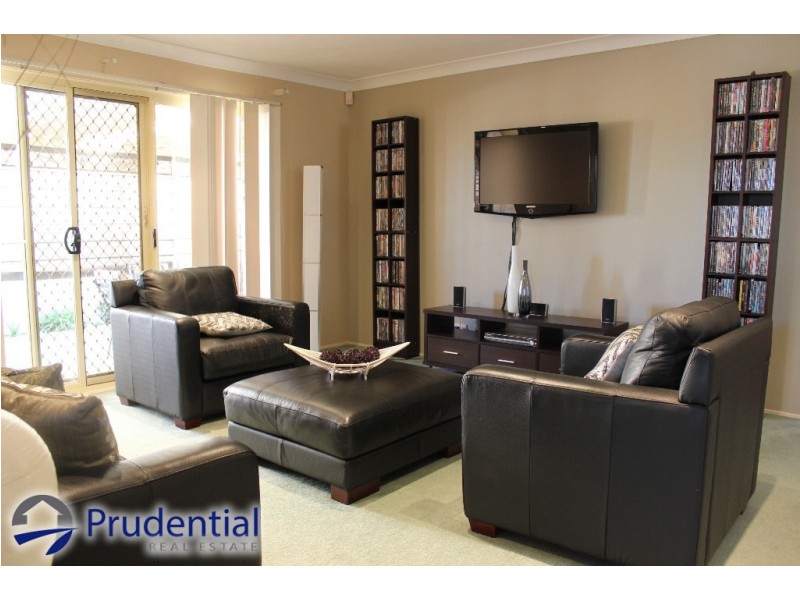 44 Archibald Cres, Rosemeadow NSW 2560