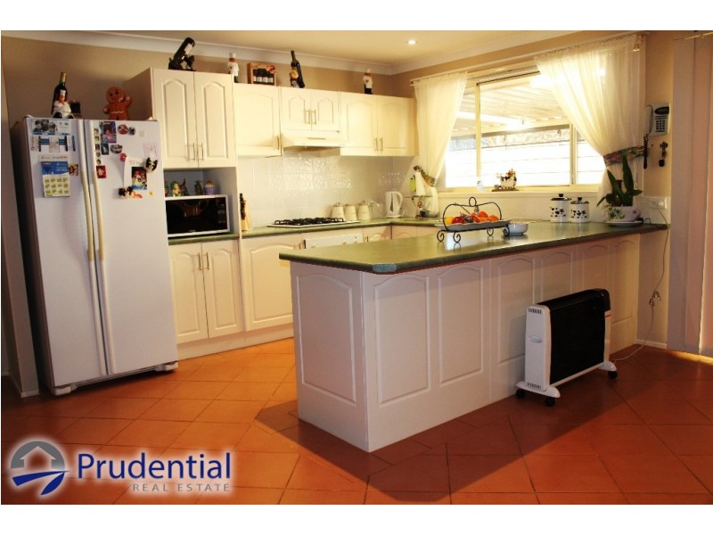 44 Archibald Cres, Rosemeadow NSW 2560