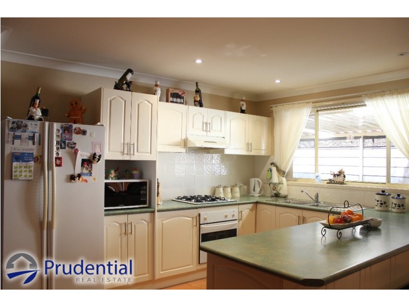 44 Archibald Cres, Rosemeadow NSW 2560