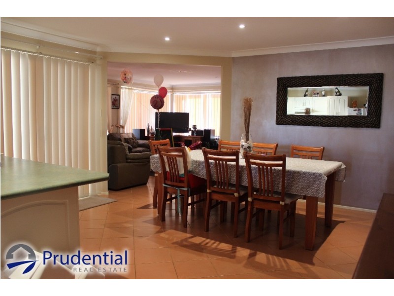 44 Archibald Cres, Rosemeadow NSW 2560