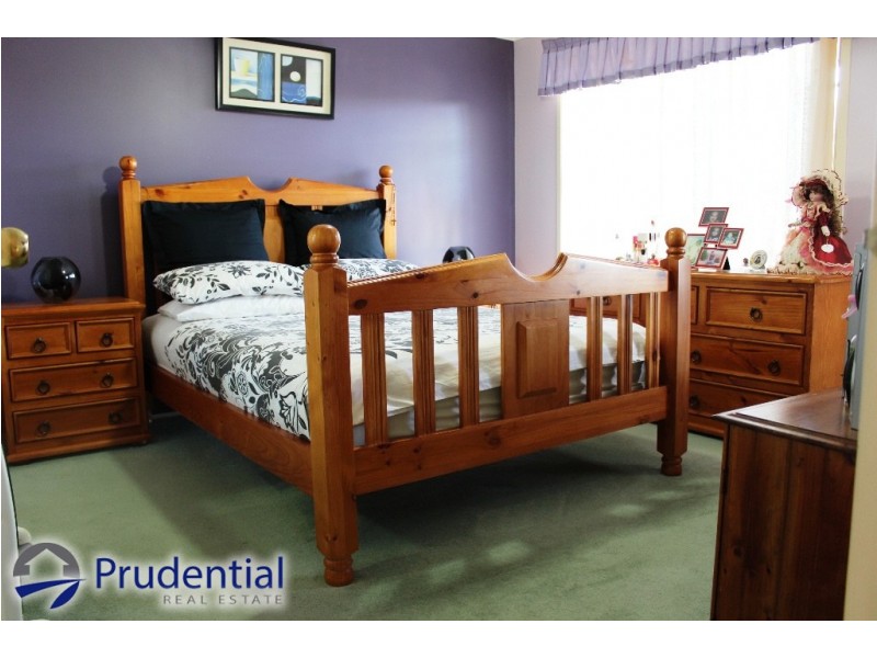 44 Archibald Cres, Rosemeadow NSW 2560