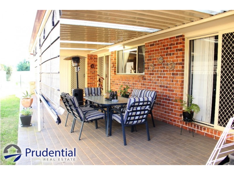 44 Archibald Cres, Rosemeadow NSW 2560