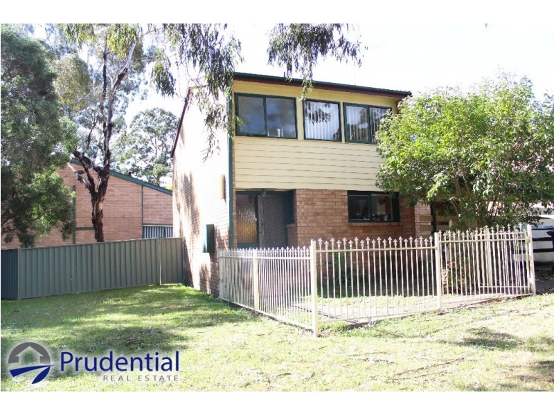 1/15 Stringybark Cres, Bradbury NSW 2560