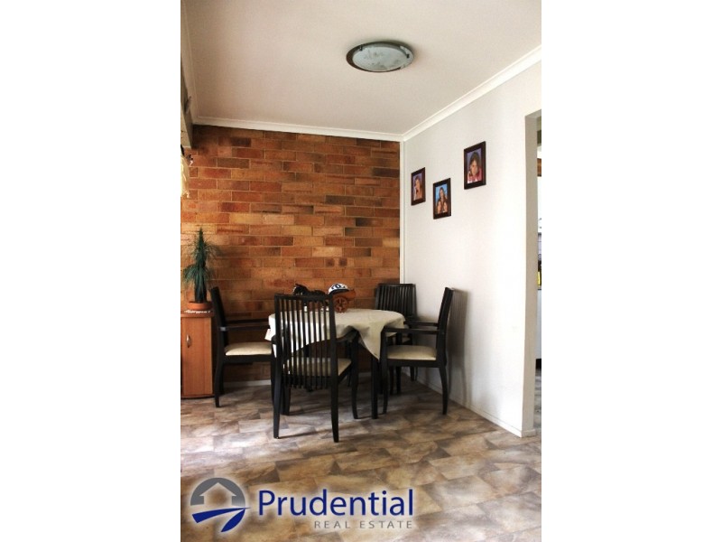 1/15 Stringybark Cres, Bradbury NSW 2560