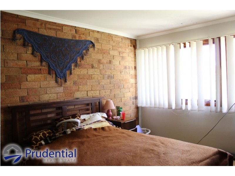 1/15 Stringybark Cres, Bradbury NSW 2560