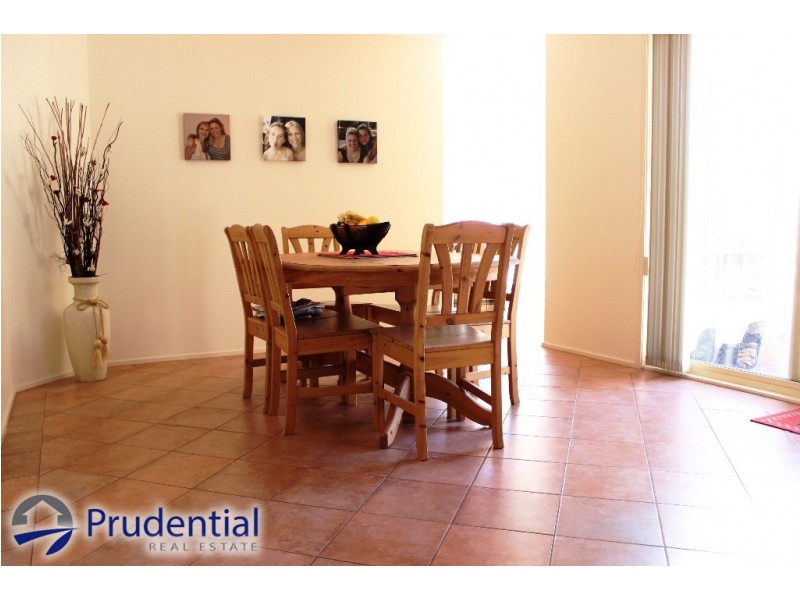 77 Donalbain Cct, Rosemeadow NSW 2560