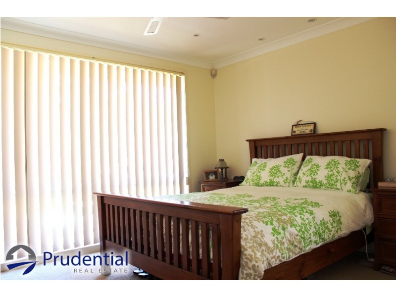 77 Donalbain Cct, Rosemeadow NSW 2560