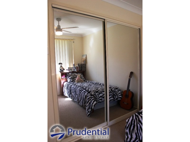 77 Donalbain Cct, Rosemeadow NSW 2560