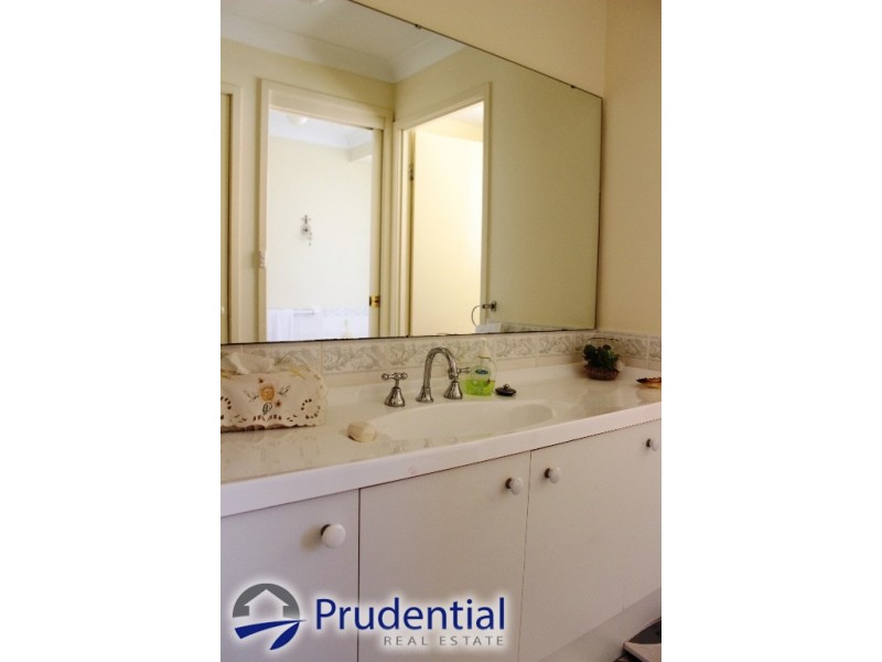 77 Donalbain Cct, Rosemeadow NSW 2560